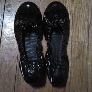 Donald J Pliner Flats